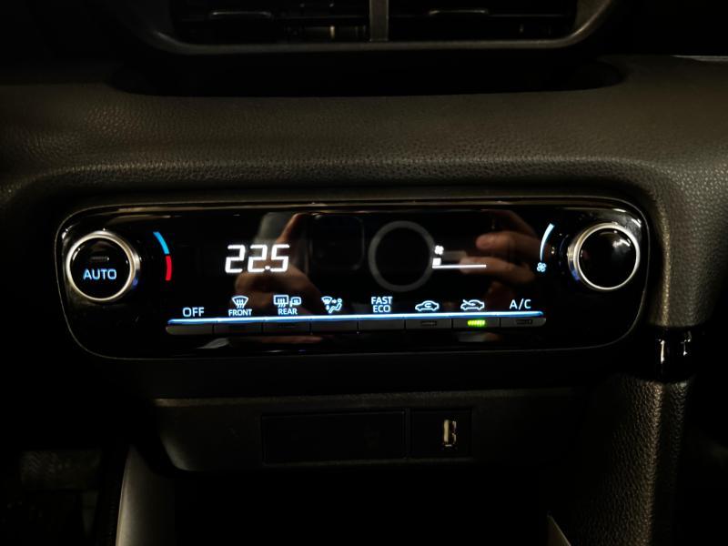 Toyota Yaris 1.5 hybrid - photo 9