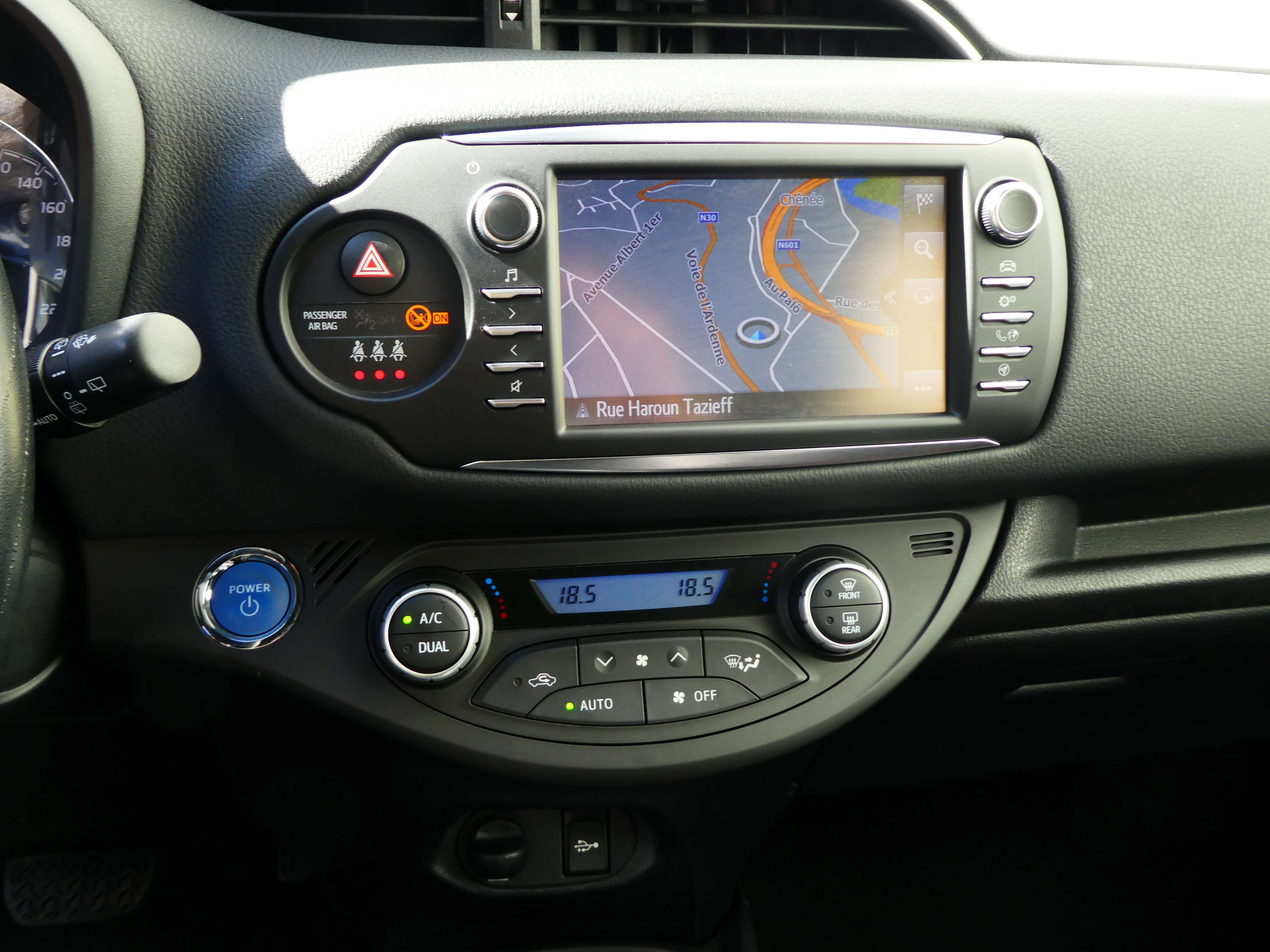 Toyota Yaris 1.5 HYBRID - Eurekar - photo 11