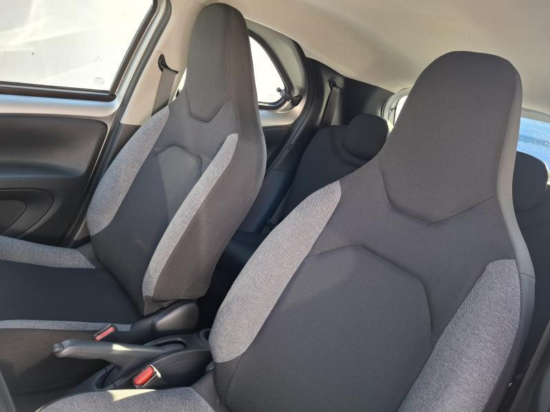 Toyota Aygo X 1.0 VVT-I X-PLAY - photo 12