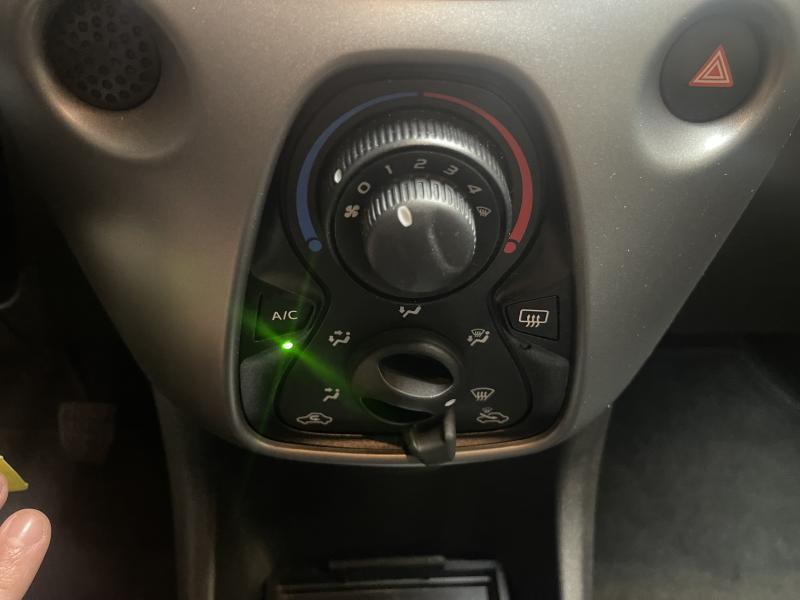 Toyota Aygo 1.0 VVT-I X-PLAY - photo 9